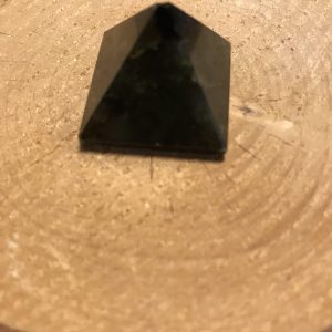 Pyramide En pierre Labradorite