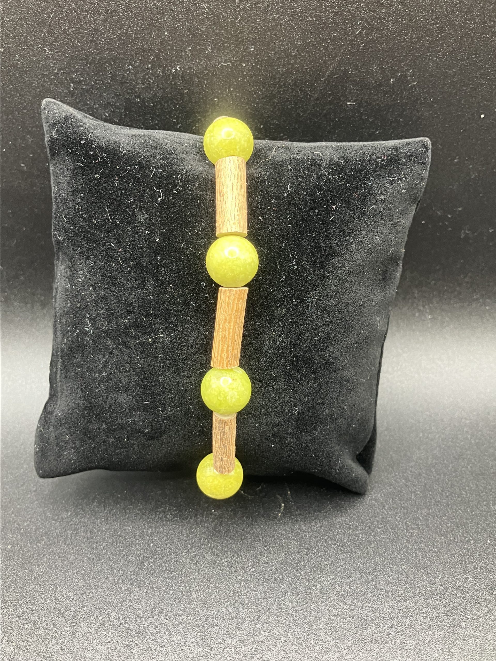 Bracelet en Noisetier, Opale verte pistache 10mm – Image 2